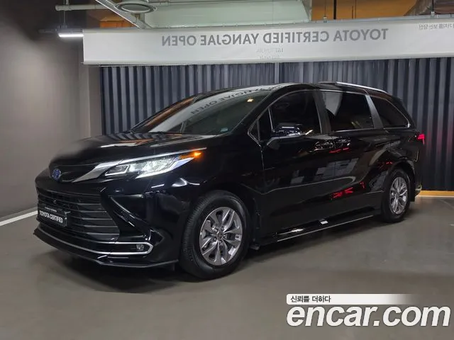 Фотография автомобиля — Toyota Sienna 4th Gen