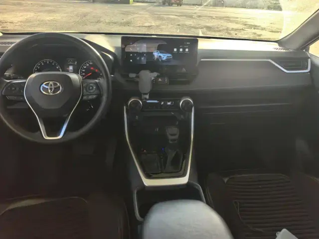 Toyota RAV4 — Фото автомобиля 12