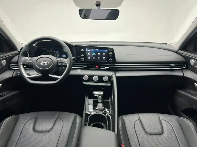 Hyundai Elantra — Фото автомобиля 18