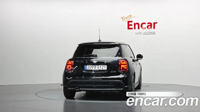 Mini Cooper Cooper Classic Plus — Фото автомобиля 4