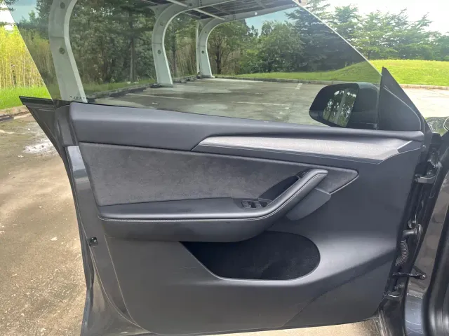 Tesla Model Y — Фото автомобиля 11