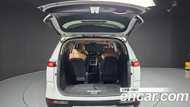 Kia Carnival Generation 4 — Фото автомобиля 20