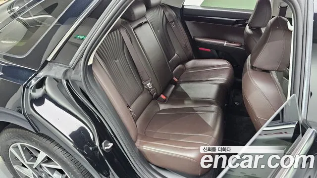 Hyundai Grandeur Grandeur (GN7) 2.5 Бензин 2WD — Фото автомобиля 26