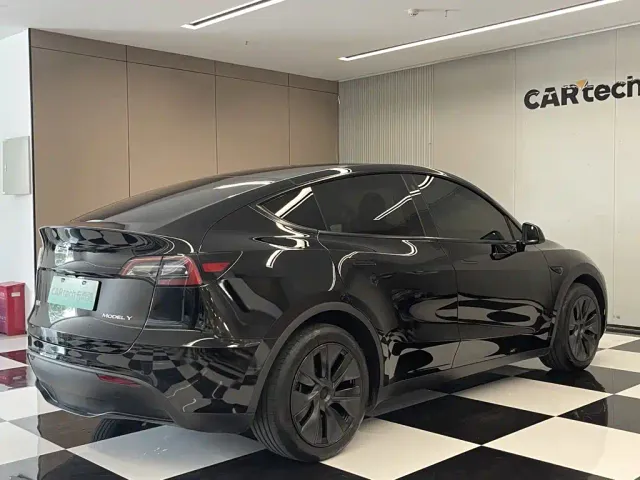 Tesla Model Y — Фото автомобиля 5