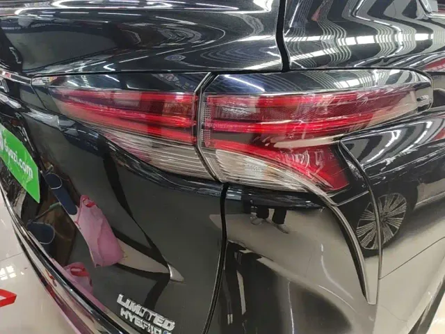Toyota Sienna — Фото автомобиля 7
