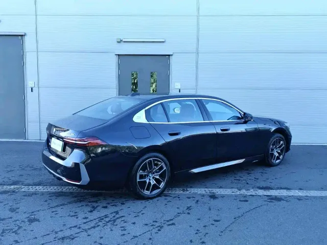 BMW i5 — Фото автомобиля 5