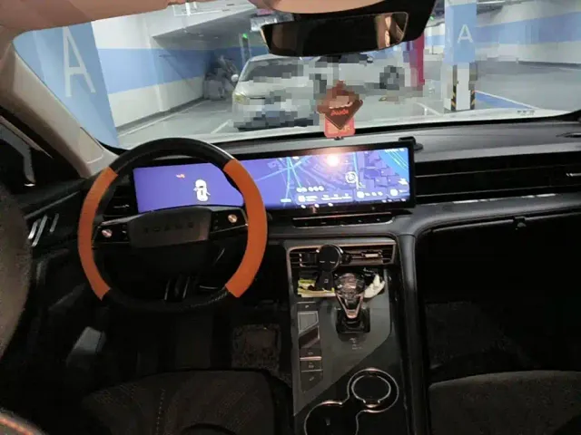 Roewe RX5 — Фото автомобиля 12