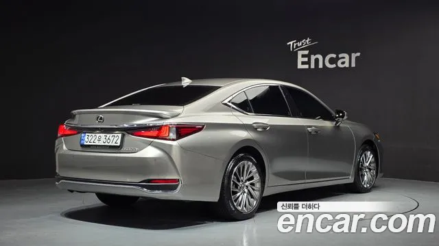 Lexus ES Generation 7 — Фото автомобиля 2