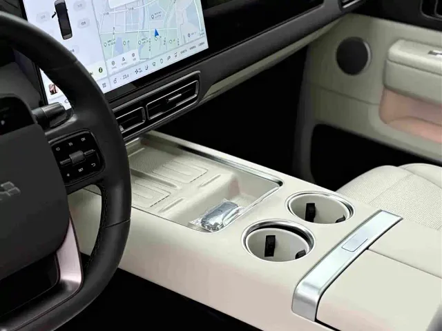 Li Auto MEGA — Фото автомобиля 12