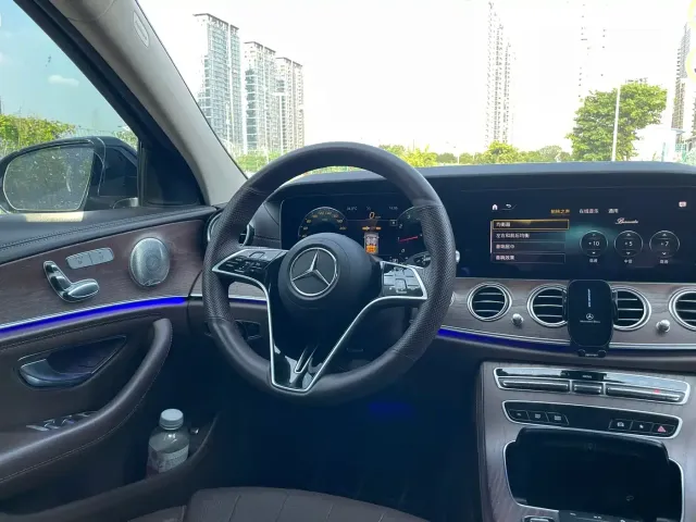 Mercedes-Benz E-Class — Фото автомобиля 8