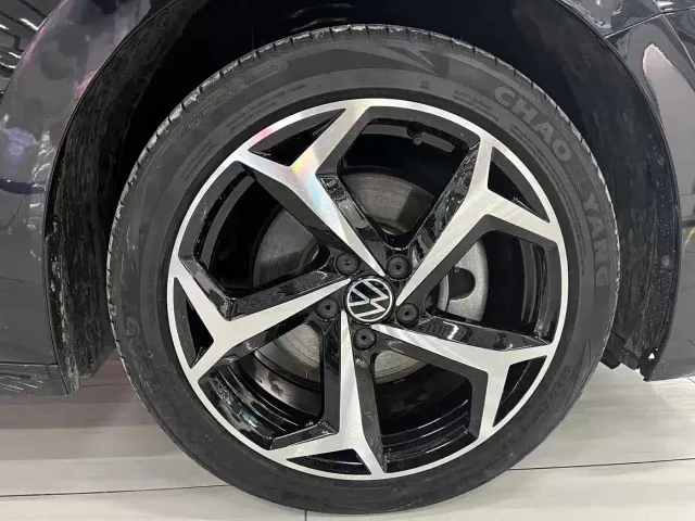 Volkswagen Passat — Фото автомобиля 16