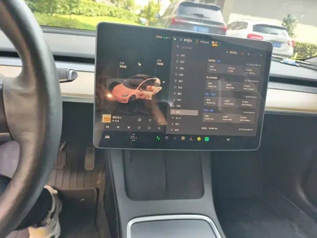 Tesla Model 3 — Фото автомобиля 9