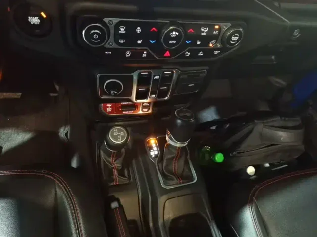 Jeep Wrangler — Фото автомобиля 13