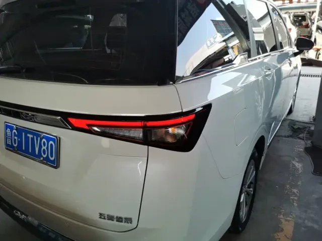 Wuling Jiachen — Фото автомобиля 7