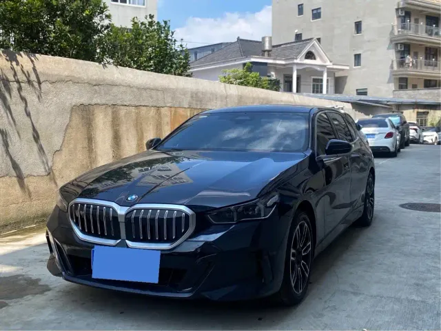 Фотография автомобиля — BMW 5 Series