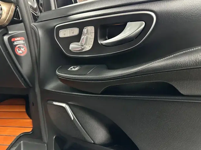Mercedes-Benz V-Class — Фото автомобиля 9