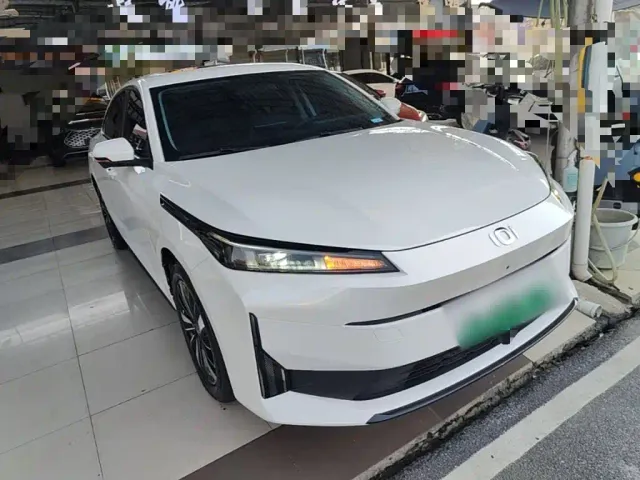 Changan Qiyuan A05 — Фото автомобиля 3