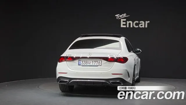 Mercedes-Benz E-Class — Фото автомобиля 4