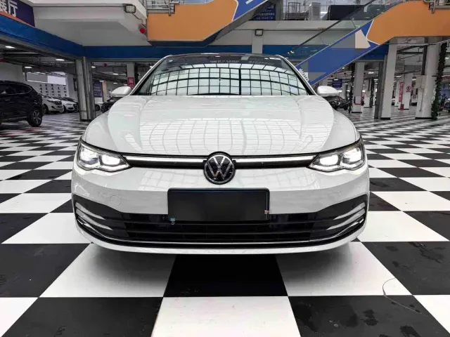 Volkswagen Golf — Фото автомобиля 2