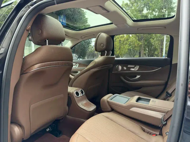 Mercedes-Benz E-Class — Фото автомобиля 6