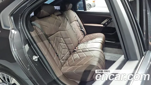 BMW 7 Series G70 — Фото автомобиля 17