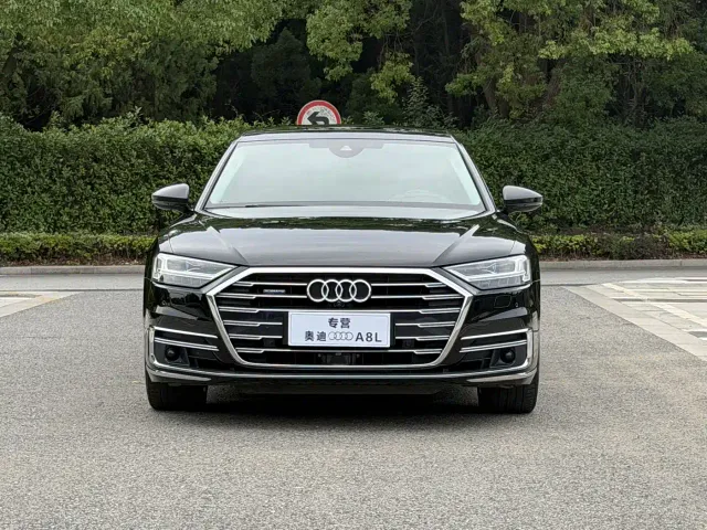 Audi A8 — Фото автомобиля 2