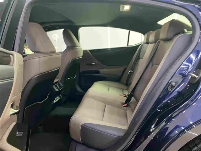 Lexus ES — Фото автомобиля 7