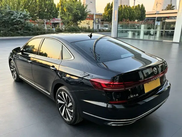Volkswagen Passat — Фото автомобиля 7