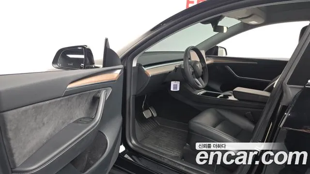 Tesla Model Y — Фото автомобиля 10