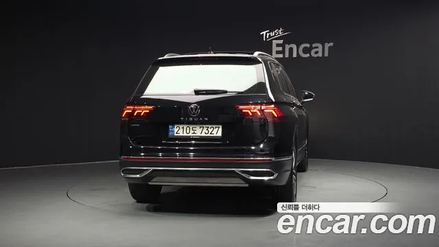 Volkswagen Tiguan — Фото автомобиля 4