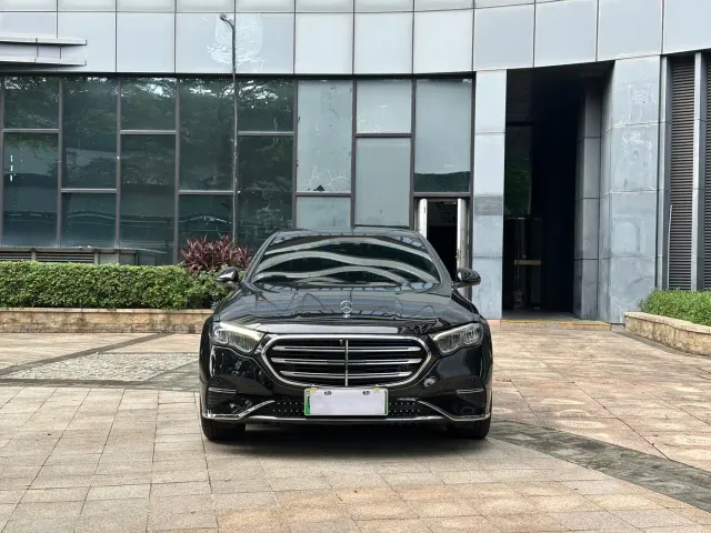 Mercedes-Benz E-Class — Фото автомобиля 2