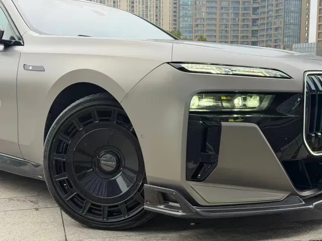 BMW i7 — Фото автомобиля 10