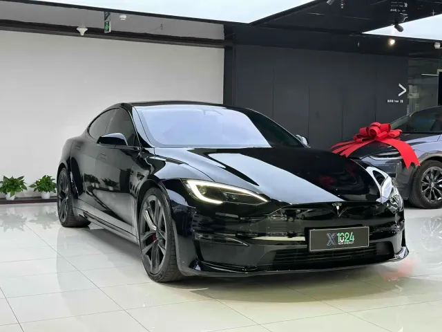 Tesla Model S — Фото автомобиля 3