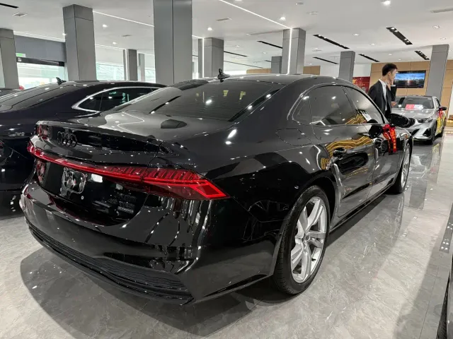 Audi A7L — Фото автомобиля 8