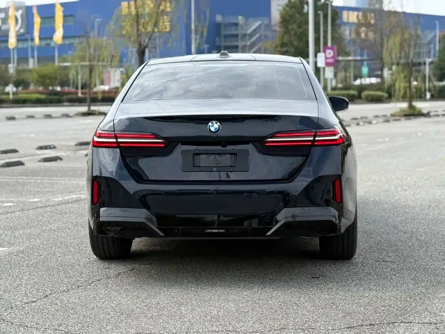 BMW 5 Series — Фото автомобиля 6