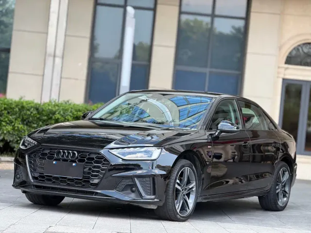 Фотография автомобиля — Audi A4L
