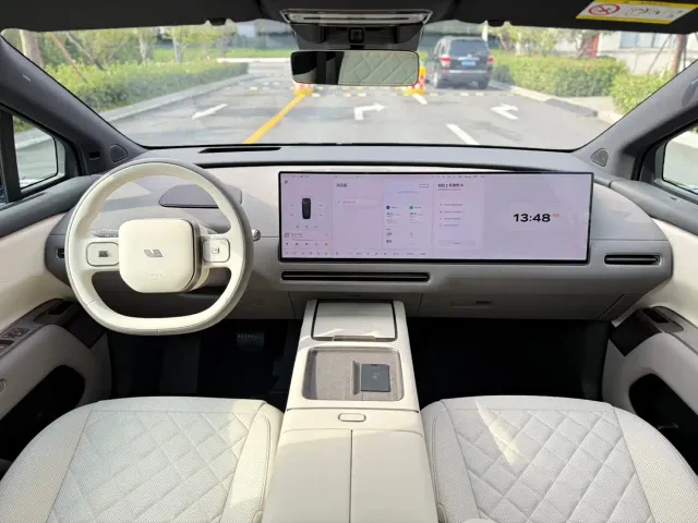 Li Auto i9 — Фото автомобиля 11