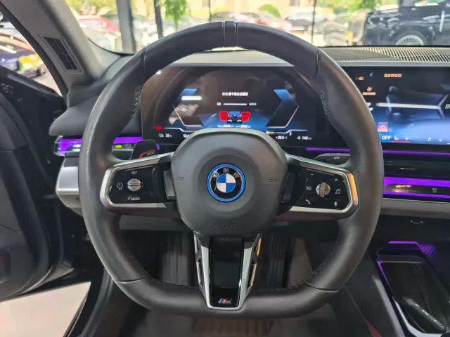 BMW i5 — Фото автомобиля 9