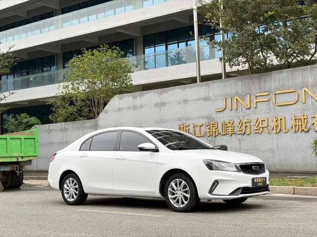 Geely Emgrand — Фото автомобиля 3