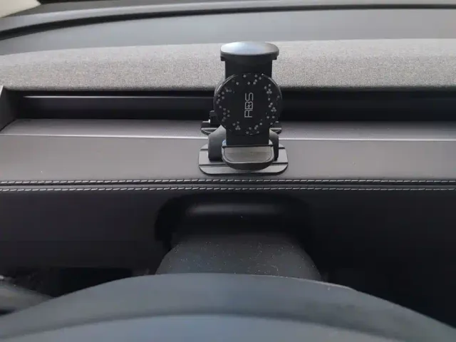 Tesla Model Y — Фото автомобиля 13