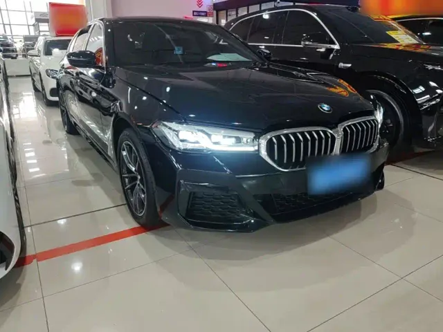 BMW 5 Series — Фото автомобиля 3