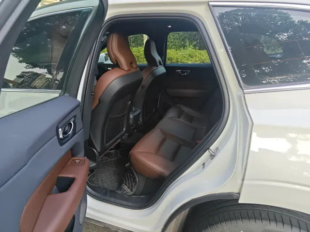 Volvo XC60 — Фото автомобиля 5