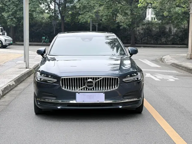 Volvo S90 — Фото автомобиля 2