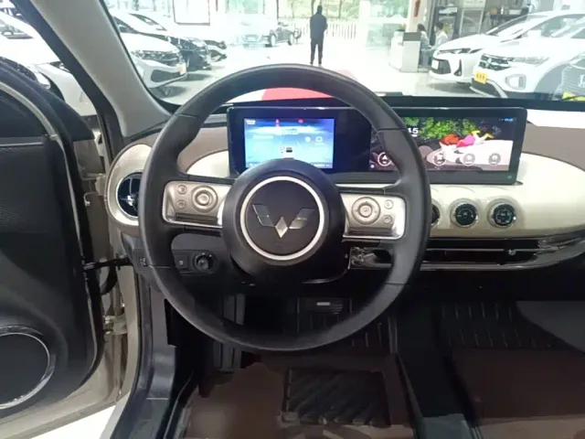 Wuling Bingo — Фото автомобиля 10