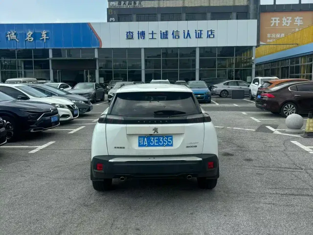 Peugeot 2008 — Фото автомобиля 4