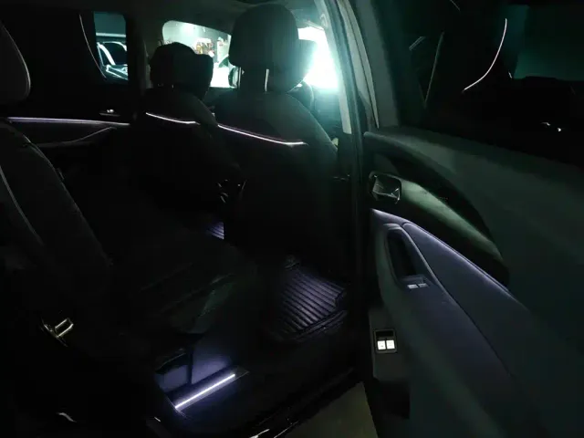 Audi Audi Q6 2024 40 TFSI quattro Cloud View Yulin Package 7-seater — Фото автомобиля 11
