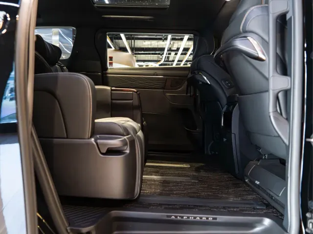 Toyota Alphard — Фото автомобиля 24