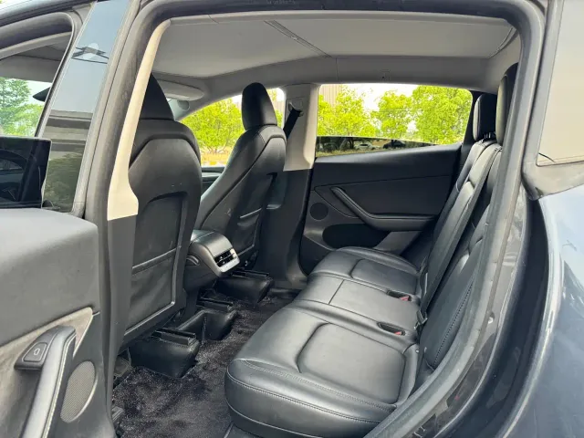 Tesla Model Y — Фото автомобиля 13