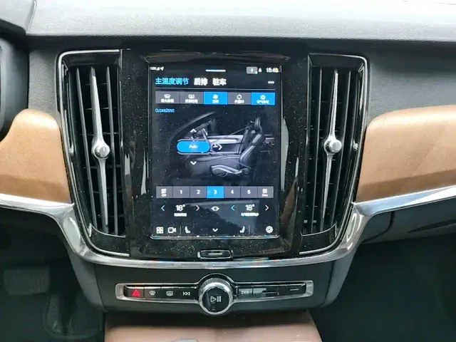 Volvo S90 — Фото автомобиля 8