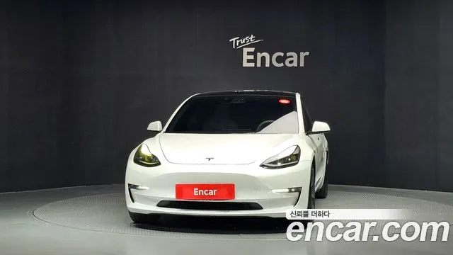 Tesla Model 3 — Фото автомобиля 3